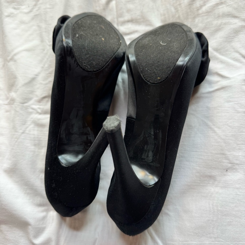 Nine West Black Satin Peep-Toe Heels with Floral Detail - Picture 5 of 7